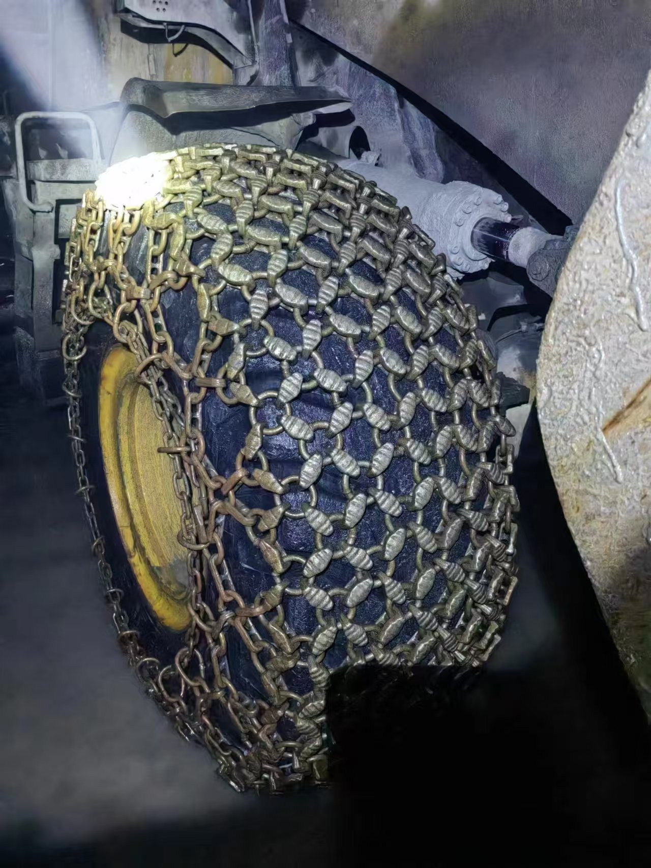 Supplier of Loader Tire Chains for Underground Tunnel Working Application