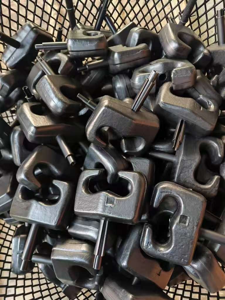 How to repair loader tire chains